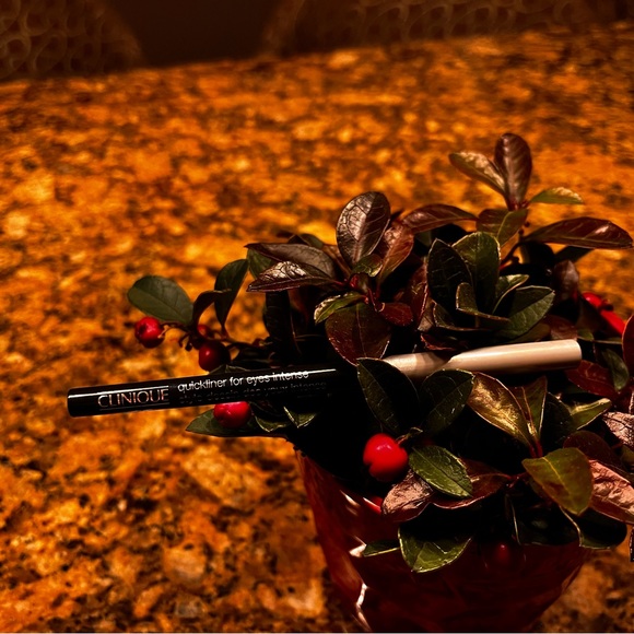 Clinique Makeup and Skin Care Bundle - Picture 8 of 9